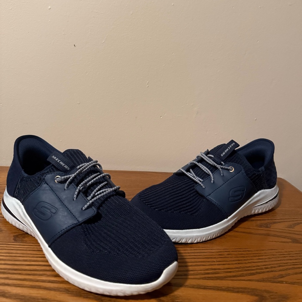 Man's Sneakers & Athletic Shoes SKECHERS Delson 3.0 Roth Hands Free Size 10